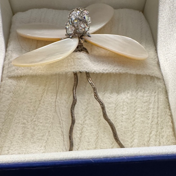Tacori Swarovski Shell  Hairpin (bridal ) NWOT in original box never been used . - Picture 5 of 6